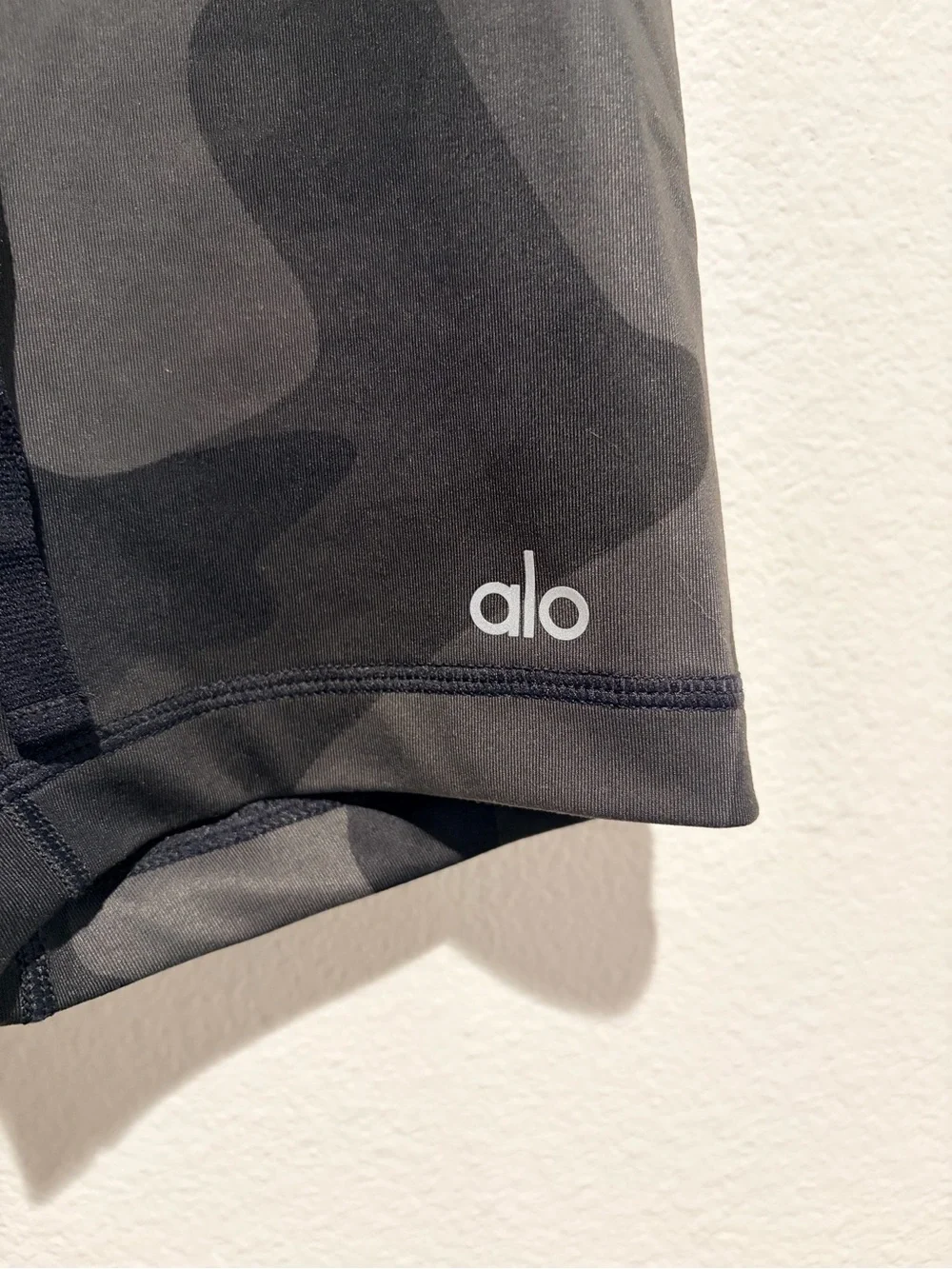 Alo Men's Alo Warrior Compression Black Shorts Camo SZ M